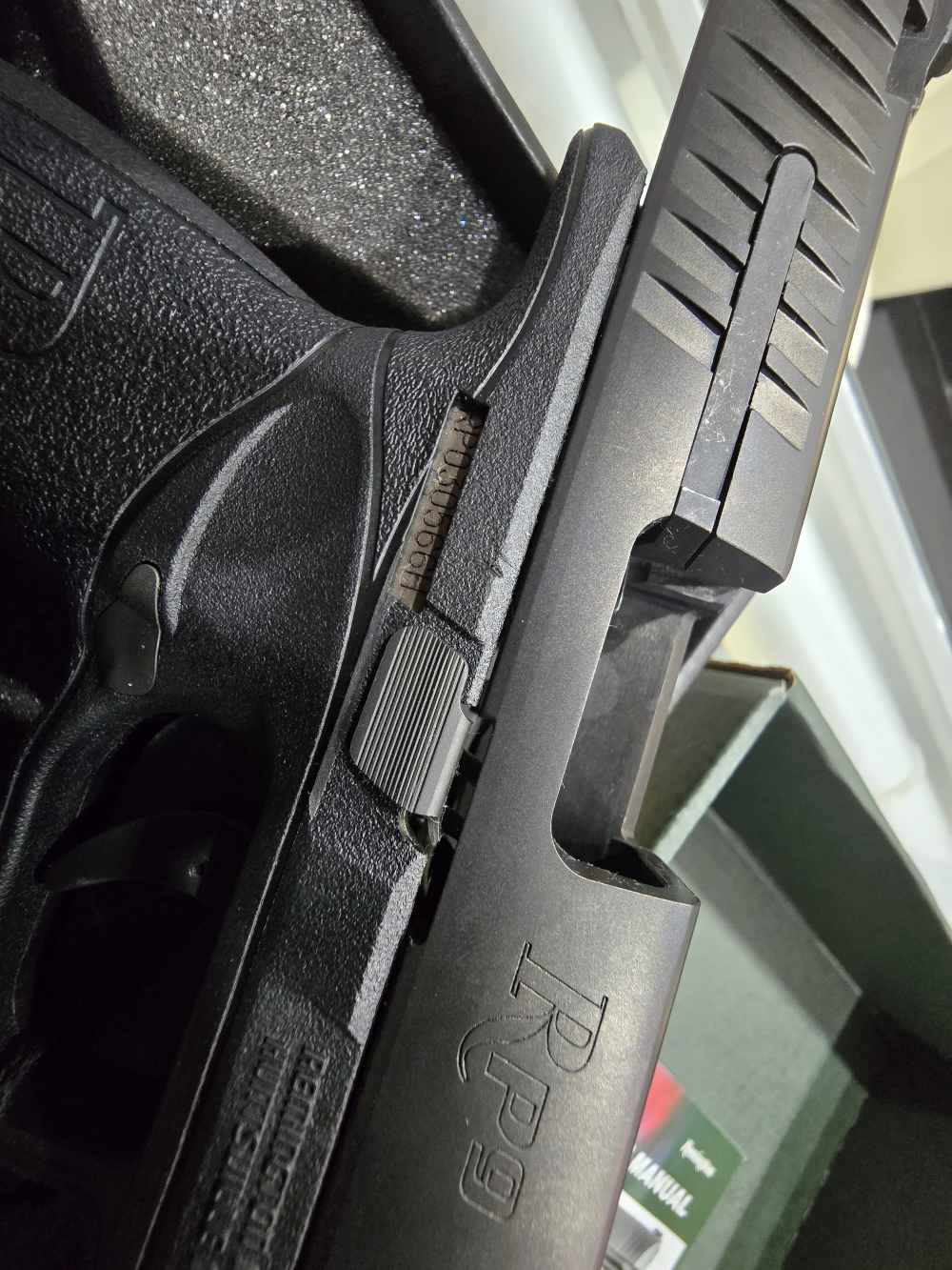 Remington RP9 Semi Auto Pistol - LIKE NEW-img-5