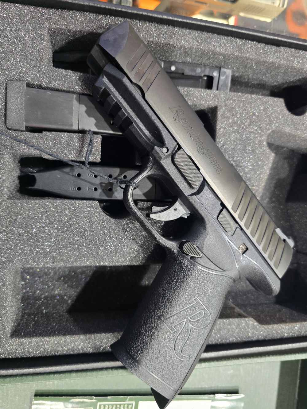 Remington RP9 Semi Auto Pistol - LIKE NEW-img-4