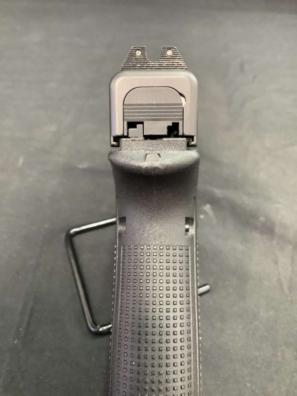 Glock 19 gen4 9mm Night Sights 15rd mags-img-11