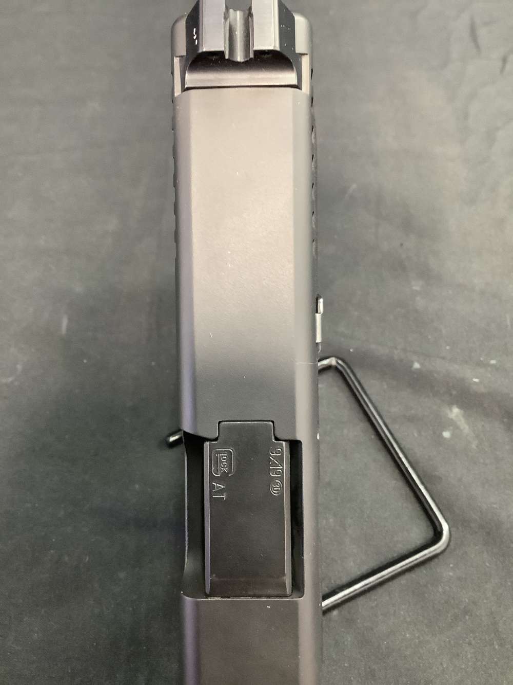 Glock 19 gen4 9mm Night Sights 15rd mags-img-14