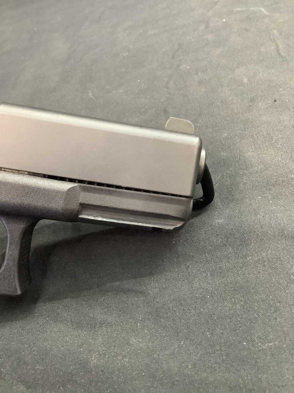 Glock 19 gen4 9mm Night Sights 15rd mags-img-5