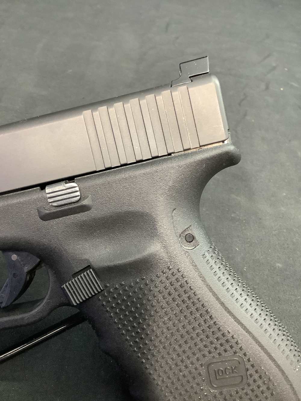 Glock 19 gen4 9mm Night Sights 15rd mags-img-8