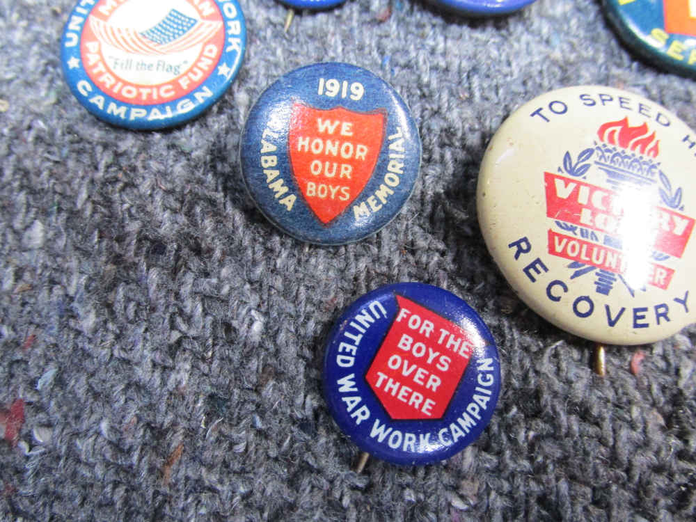 14 PIECES WWI/WWII ERA HOMEFRONT & WAR BOND PINS, ALL DIFFERENT-img-5