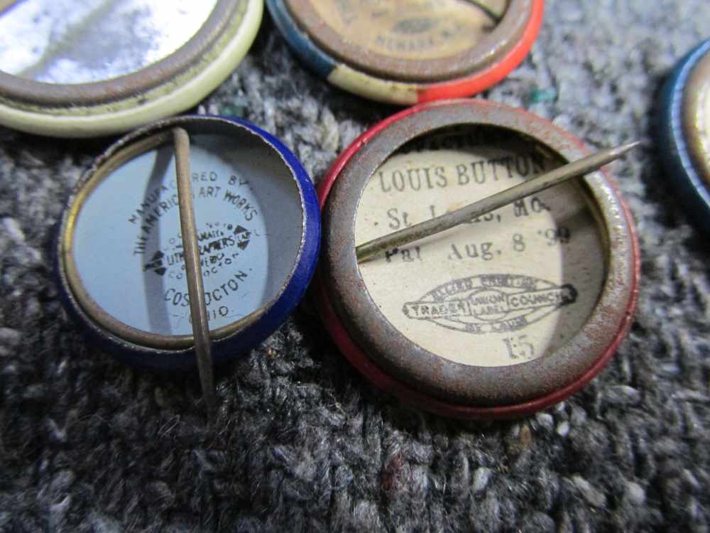 14 PIECES WWI/WWII ERA HOMEFRONT & WAR BOND PINS, ALL DIFFERENT-img-8