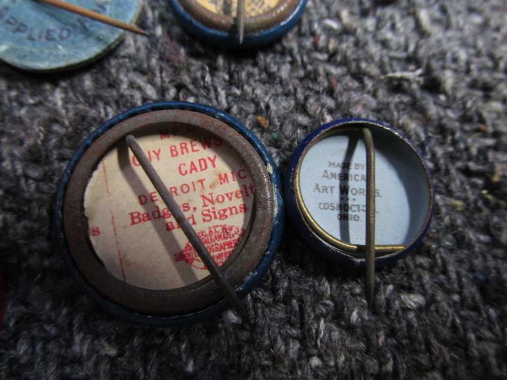 14 PIECES WWI/WWII ERA HOMEFRONT & WAR BOND PINS, ALL DIFFERENT-img-9