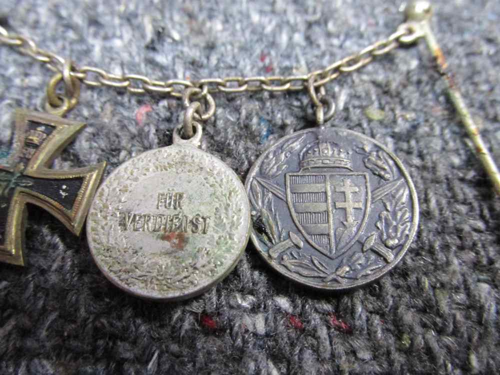 WWI/WWII GERMAN DOUBLE PIN VEST/TAILCOAT CHAIN, 3 MINI MEDALS-img-4