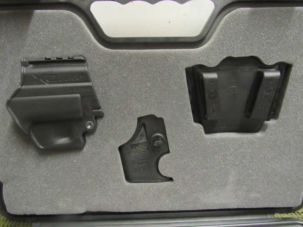Springfield Armory XD-40 40 S&W 4" Striker Fired Semi-Automatic Pistol -img-1
