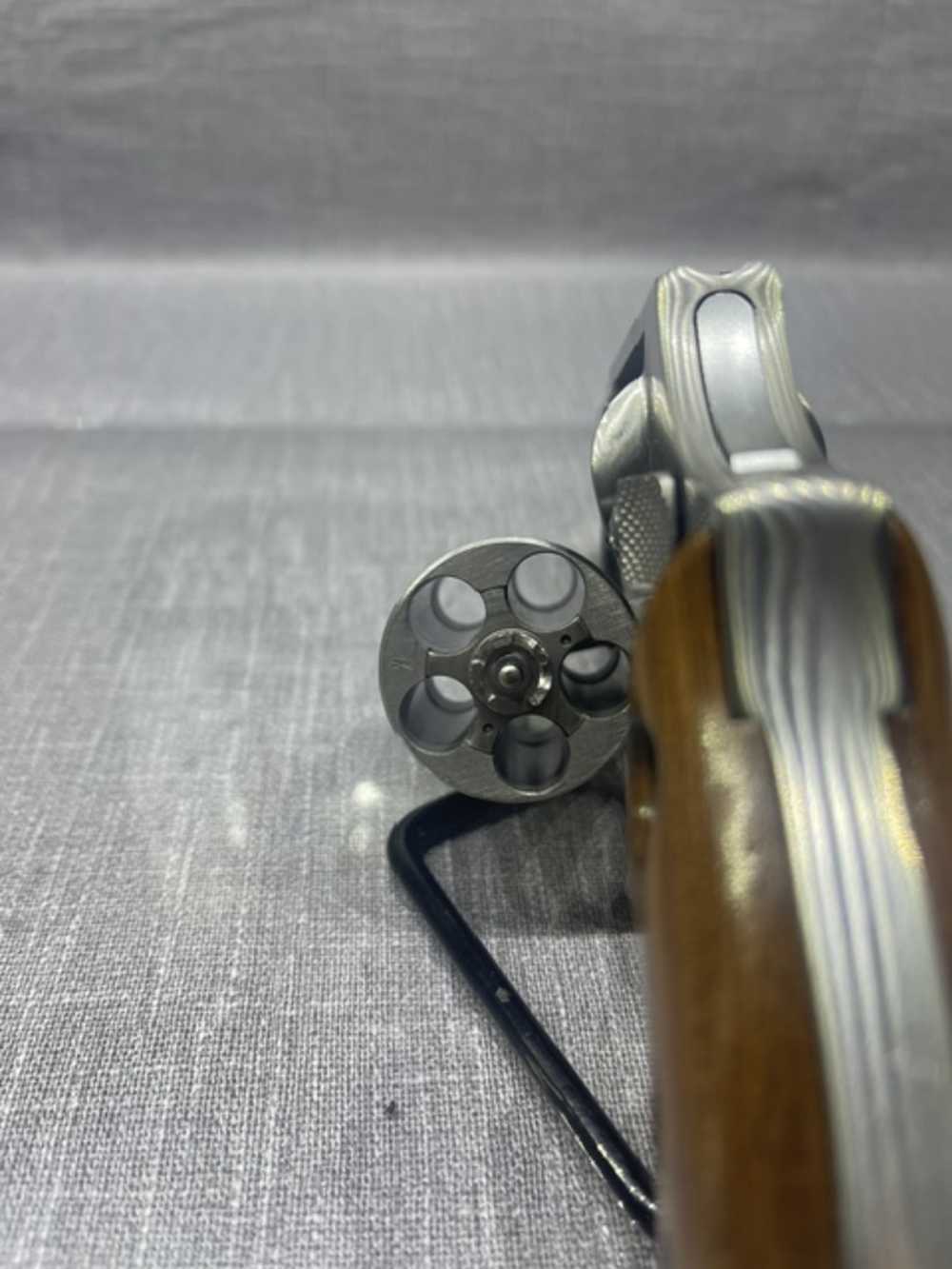 TAURUS FIREARMS REVOLVER MODEL 85 ULTALITE - EXECUTIVE GRADE .38 SPECIAL  -img-4