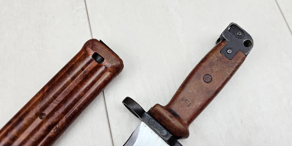 Cold war era bakelite Soviet Izhevsk ak-47 AKM bayonet-img-6