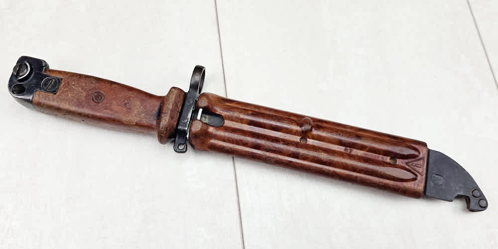 Cold war era bakelite Soviet Izhevsk ak-47 AKM bayonet-img-10
