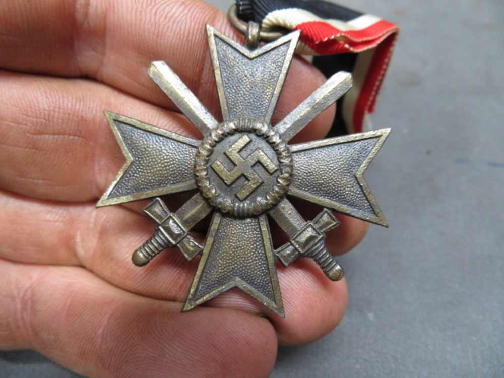 WWII GERMAN WAR MERIT CROSS 2ND CLASS W/ SWORDS-img-1