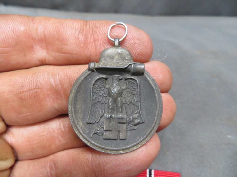 WWII GERMAN EASTERN FRONT MEDAL-ORIGINAL-NICE DETAIL & RIBBON-img-1