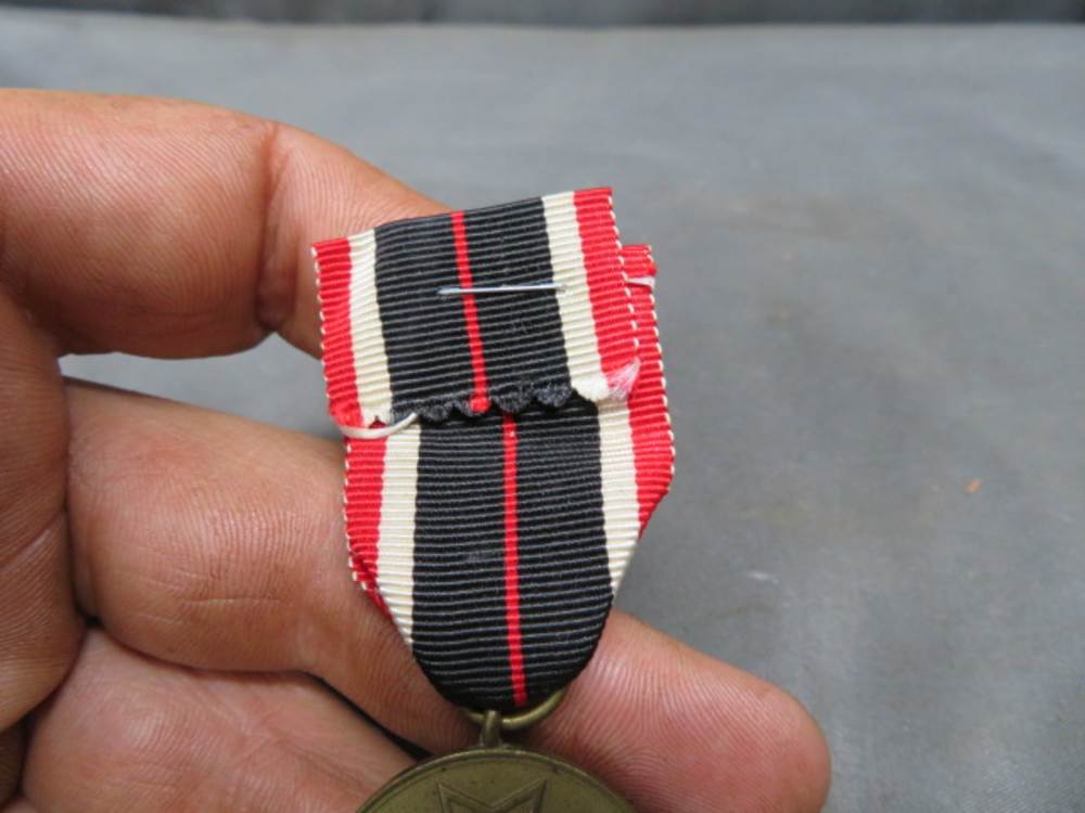 WWII GERMAN WAR MERIT MEDAL-ORIGINAL-NICE DETAIL & PATINA-img-2