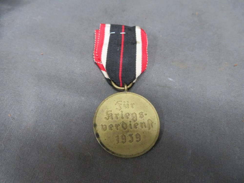 WWII GERMAN WAR MERIT MEDAL-ORIGINAL-NICE DETAIL & PATINA-img-3