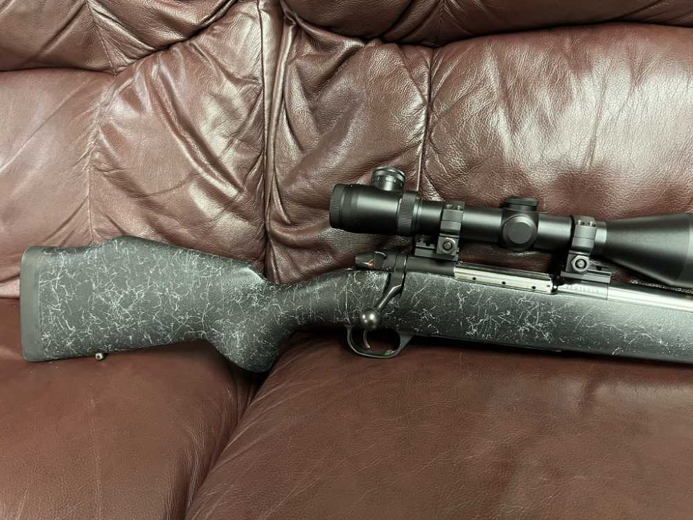 Weatherby Mark V AccuMark 270 Win Leupold Vari X iii ilium 30mm-img-2