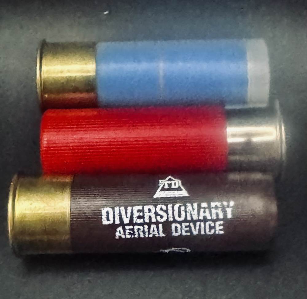 3 New 12 gauge real rare 100 yard  LE/Mil  Flash Bang, Diversionary, Ammo-img-4