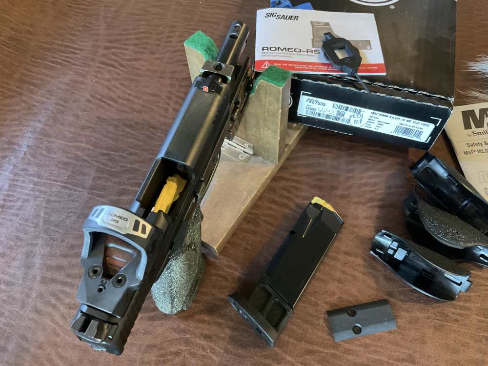 Smith & Wesson M&P2.0 10mm (Custom)   Red Dot, Ported, Light, 4.60" CA.NIB -img-2