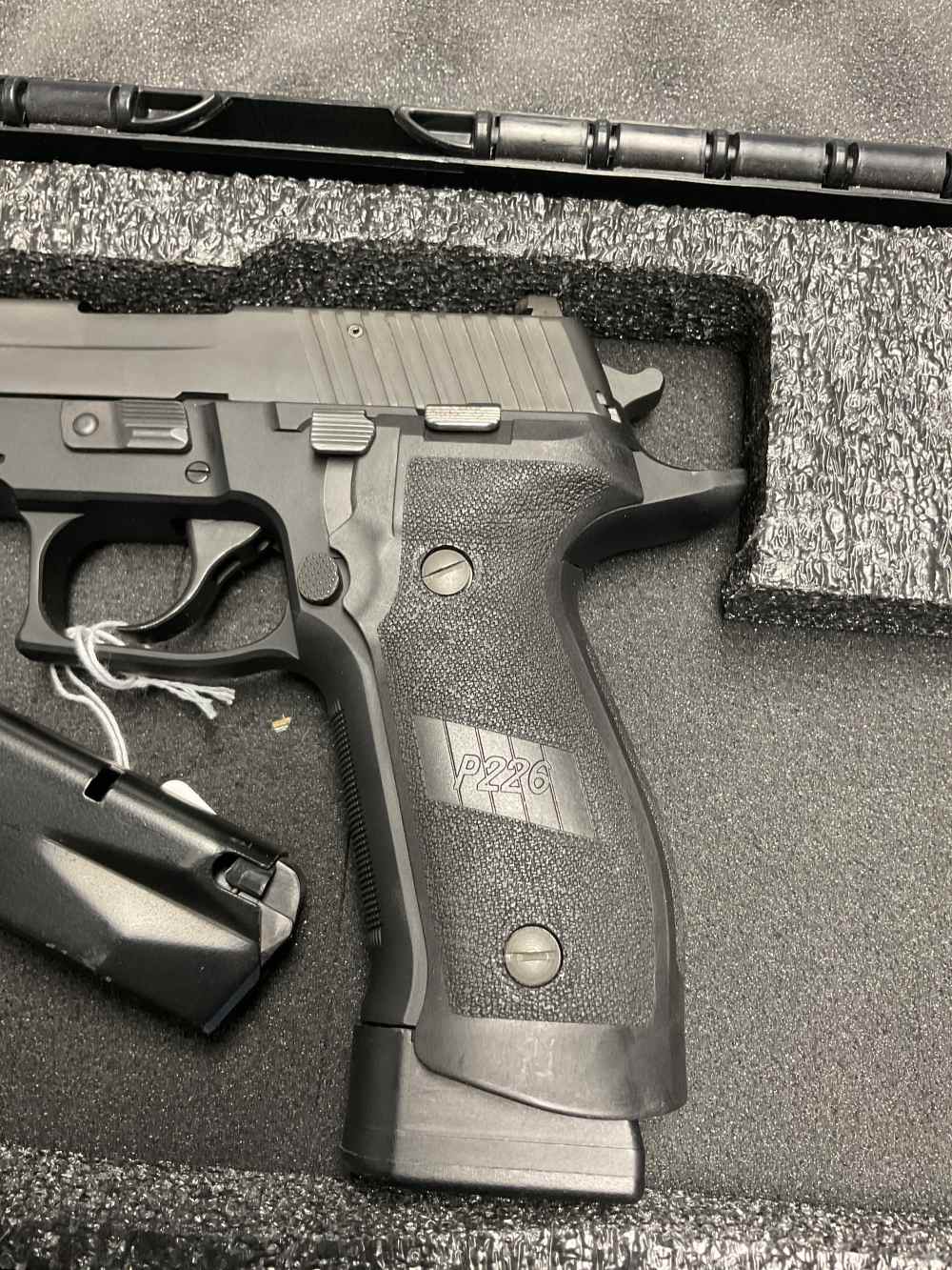 Sig sauer p226 9MM -img-2