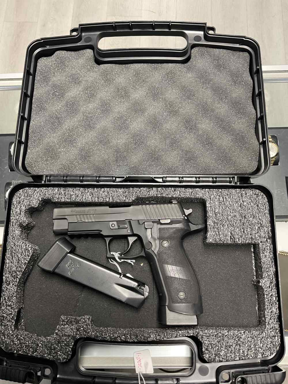 Sig sauer p226 9MM -img-0