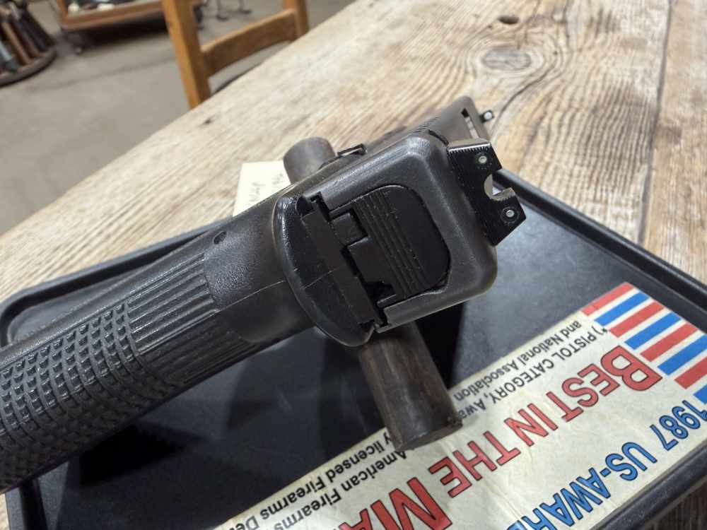 GLOCK 17 GEN2 with original Tupperware Box! Time Capsule! GEN II GLOCK -img-6