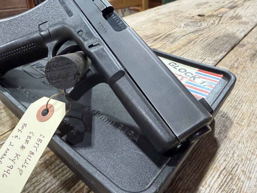 GLOCK 17 GEN2 with original Tupperware Box! Time Capsule! GEN II GLOCK -img-10