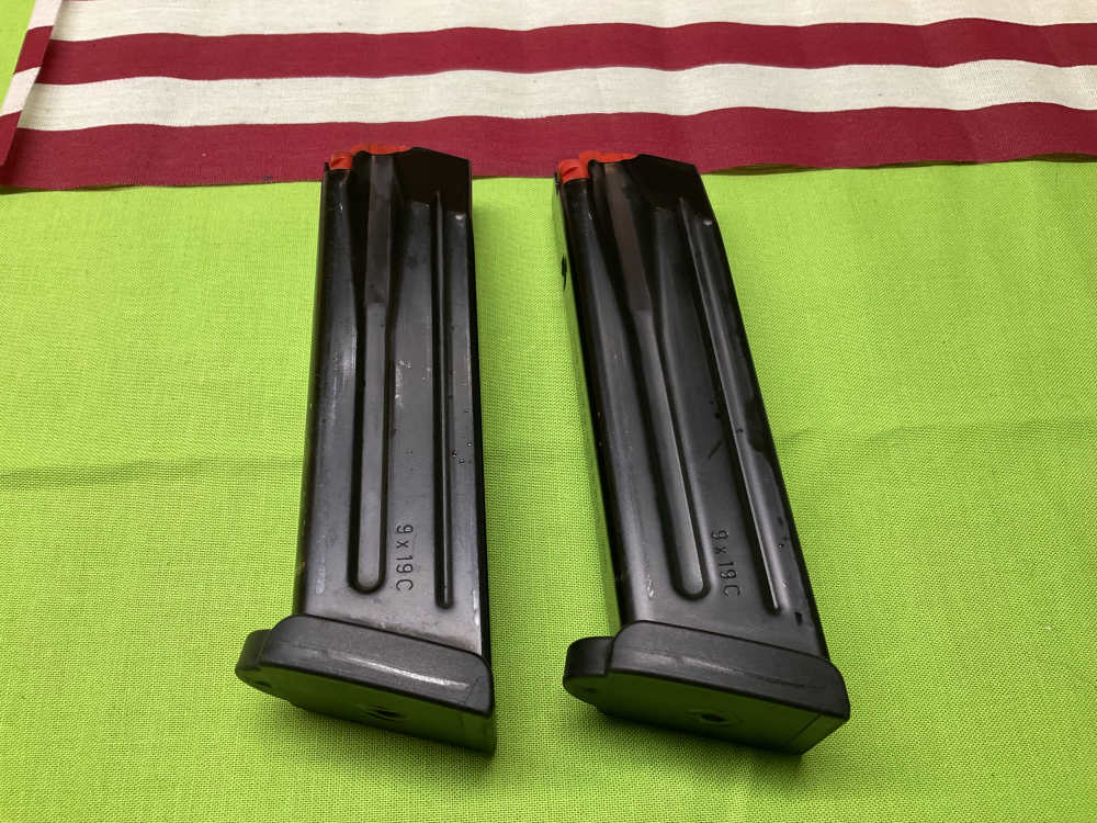 HK Magazines - VP9 17 Round 9mm mags - Set of 2 - -img-4
