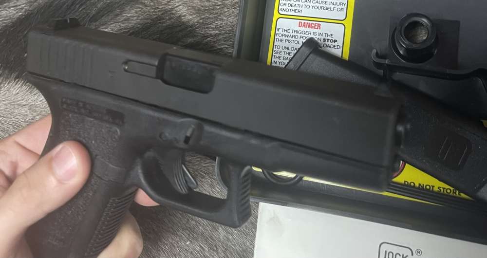 LNIB Glock 19 GEN 2 9mm Austrian Factory Grease Tupperware Box w/extras-img-12