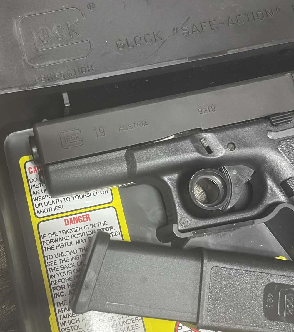 LNIB Glock 19 GEN 2 9mm Austrian Factory Grease Tupperware Box w/extras-img-3