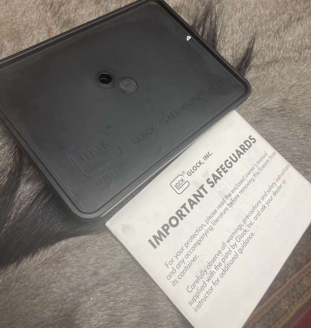 LNIB Glock 19 GEN 2 9mm Austrian Factory Grease Tupperware Box w/extras-img-16