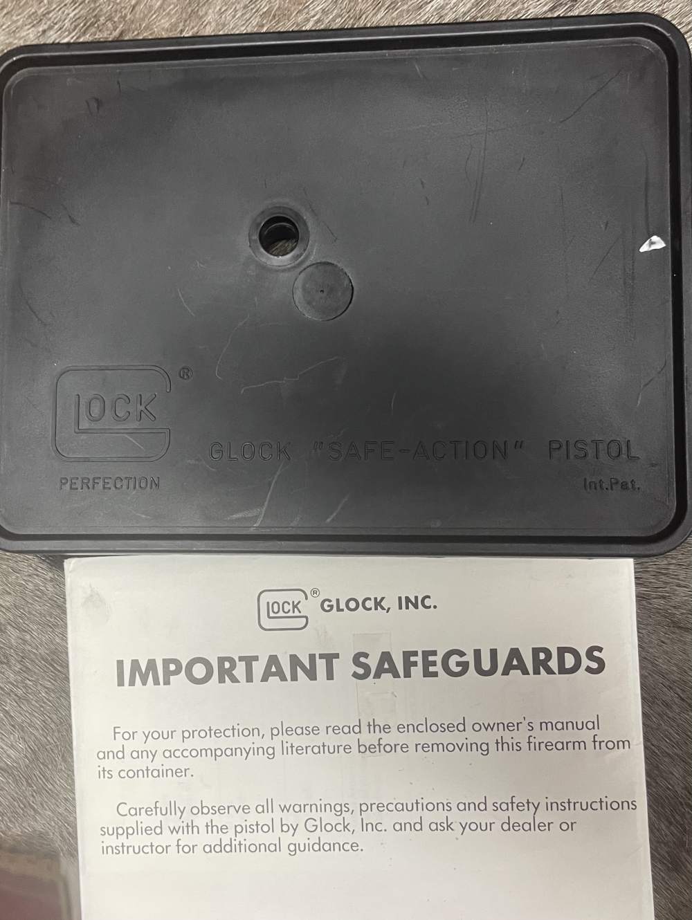 LNIB Glock 19 GEN 2 9mm Austrian Factory Grease Tupperware Box w/extras-img-15