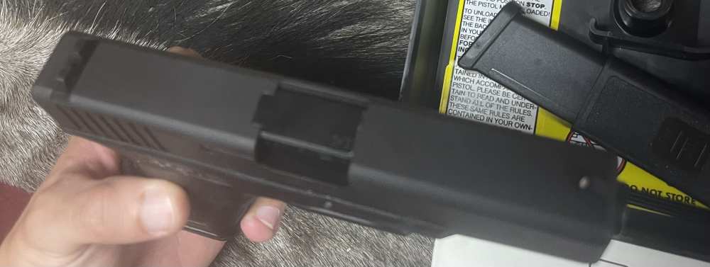 LNIB Glock 19 GEN 2 9mm Austrian Factory Grease Tupperware Box w/extras-img-11