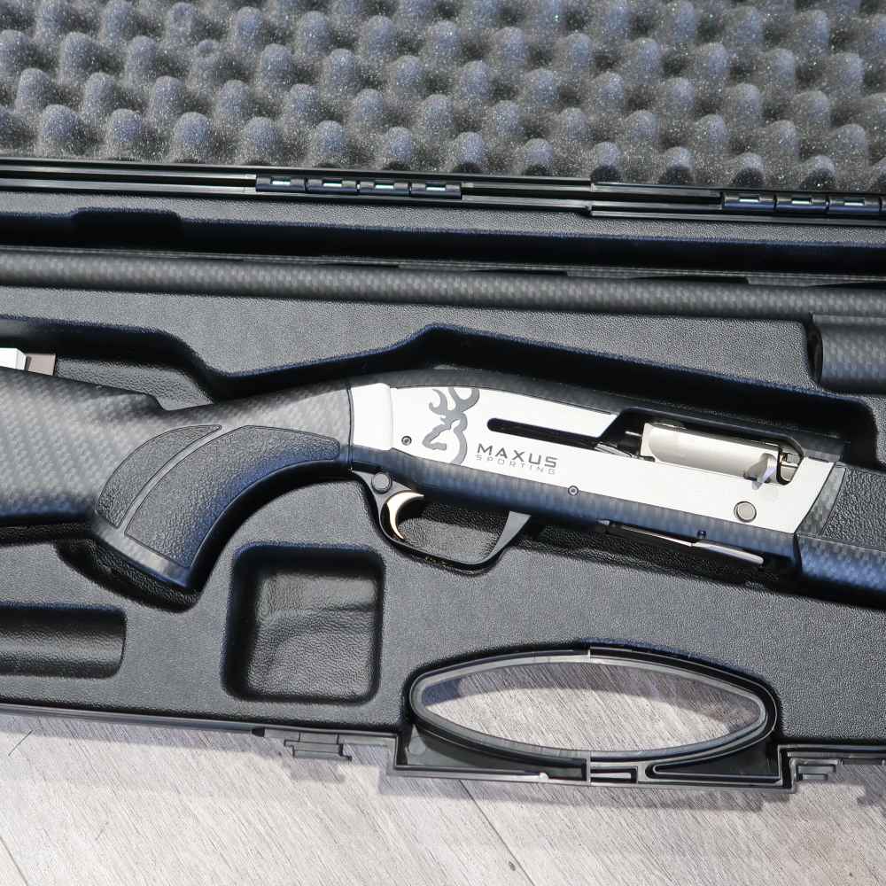 LIKE NEW Browning Maxus II Sporting Semi-Auto Shotgun 12GA 30" Carbon Fiber-img-2