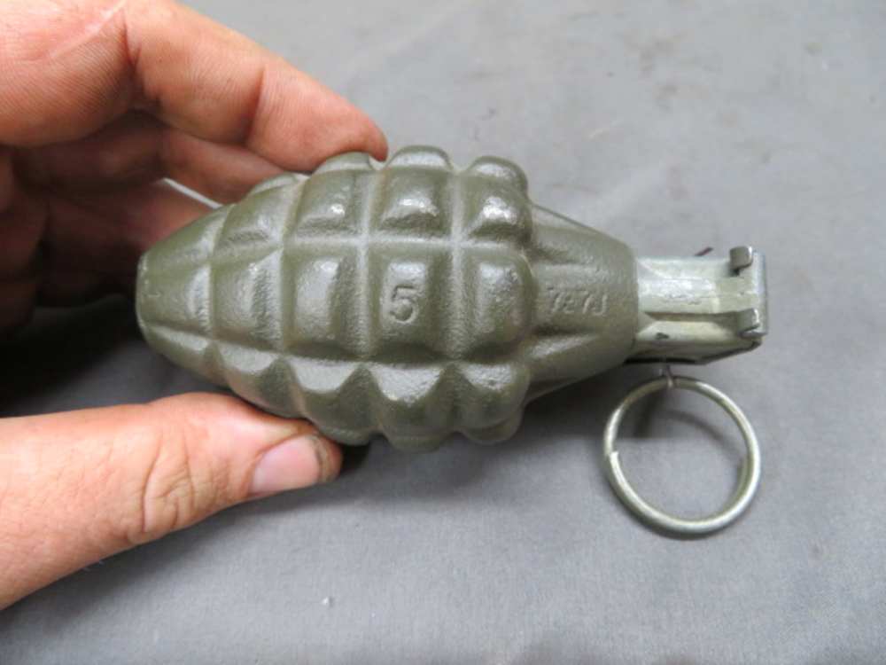 LOT OF 3 WWII US MK 2 STYLE DUMMY GRENADES W/ CARRIER-img-14