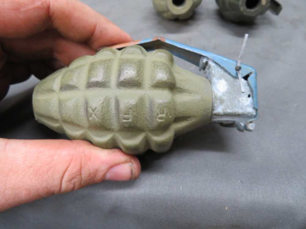 LOT OF 3 WWII US MK 2 STYLE DUMMY GRENADES W/ CARRIER-img-3