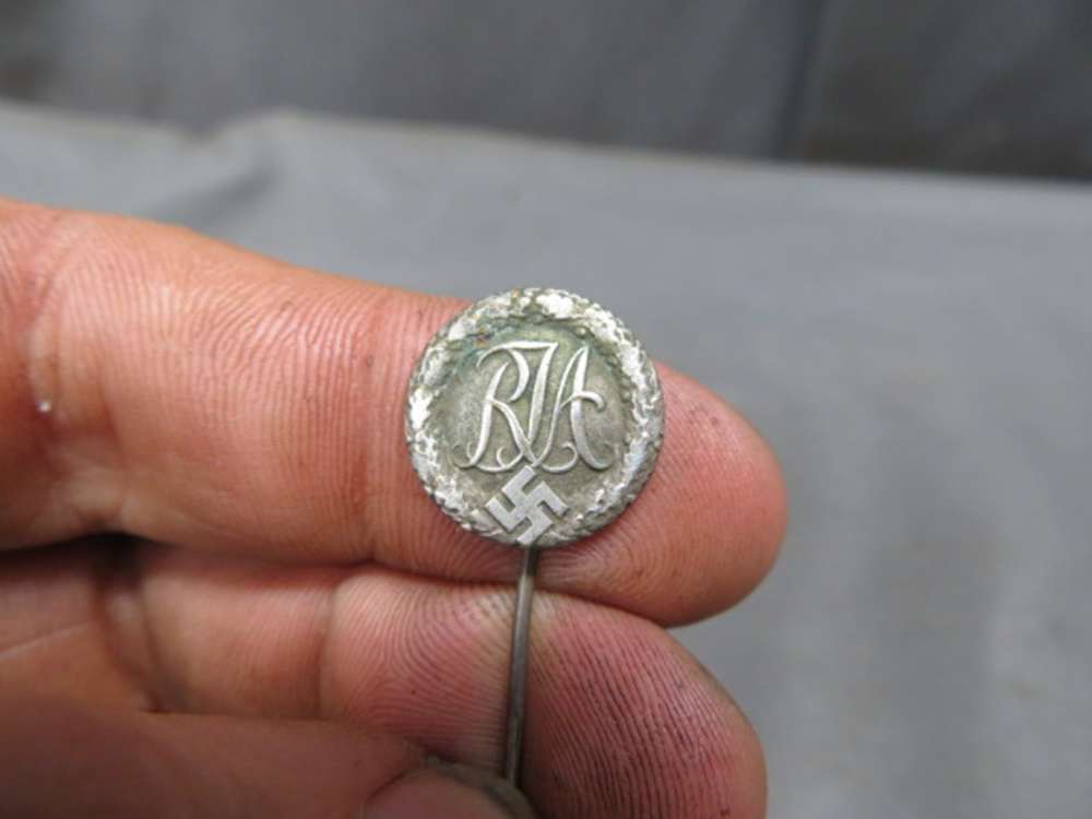 WWII GERMAN YOUTH SPORTS BADGE STICKPIN-NICE DETAIL & FINISH-img-0