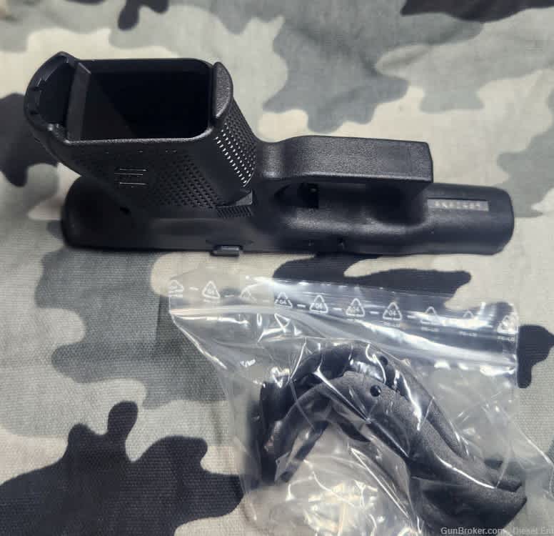 Glock G26 Gen 5 complete OEM Frame 26 Pre V   Discontinued  -img-3