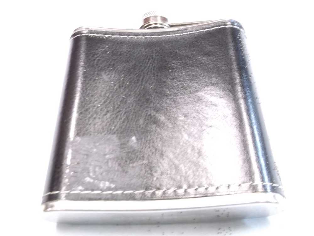 WHISKY OR WATER FLASK 6oz. STAINLESS STEEL WATER TIGHT. NEW -img-1
