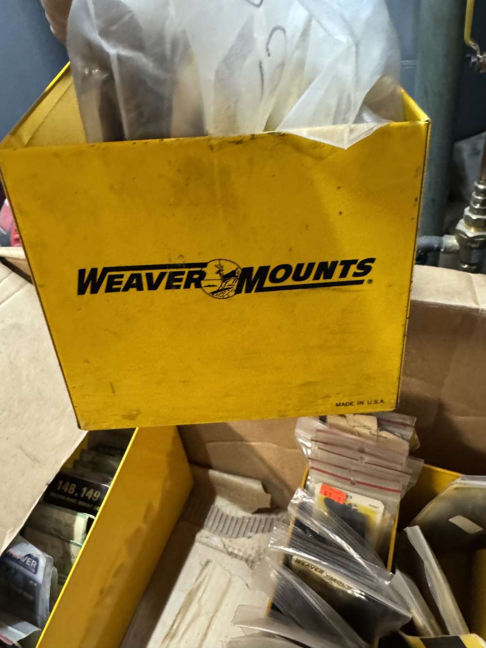 VINTAGE 600+ weaver bases in 4qty metal counter top displays 1950-1980s-img-6