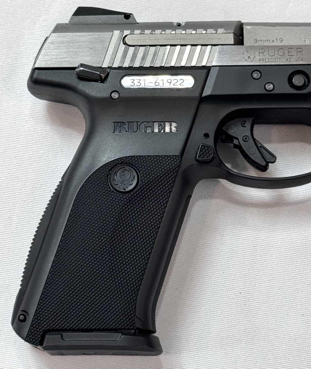 Ruger SR9 Pistol, 9mm, 4 1/8" Barrel, FIVE x 17 Round Mags, Nice!-img-4