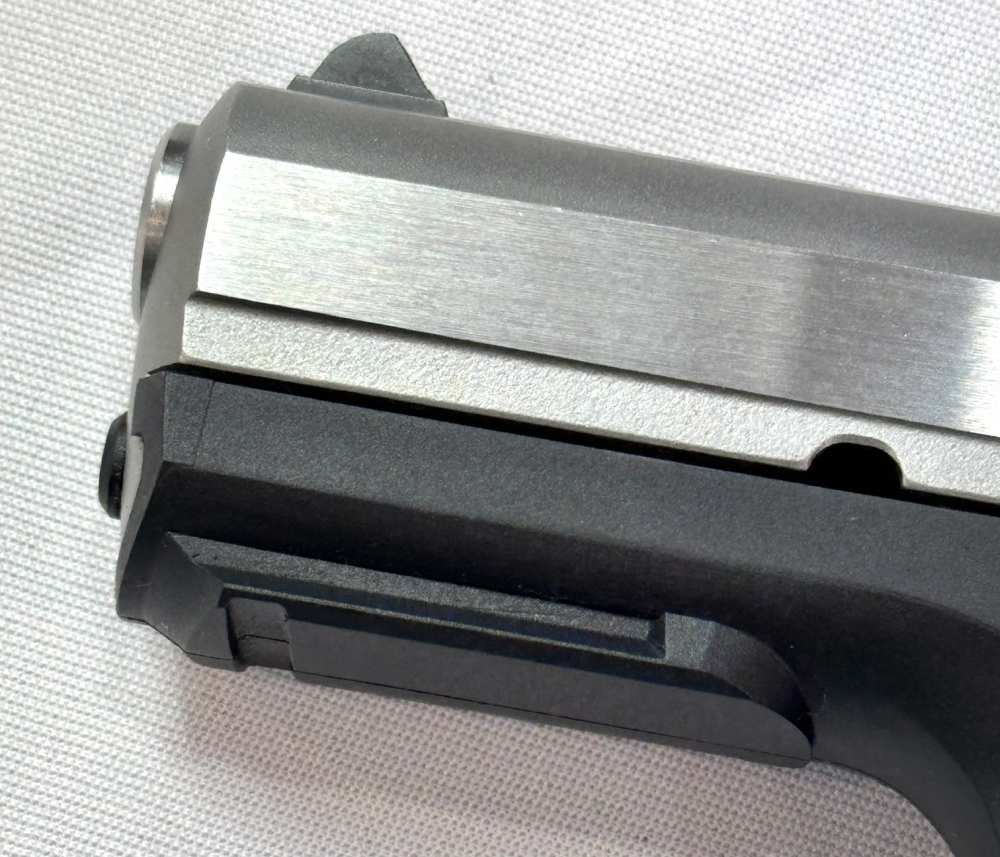 Ruger SR9 Pistol, 9mm, 4 1/8" Barrel, FIVE x 17 Round Mags, Nice!-img-11
