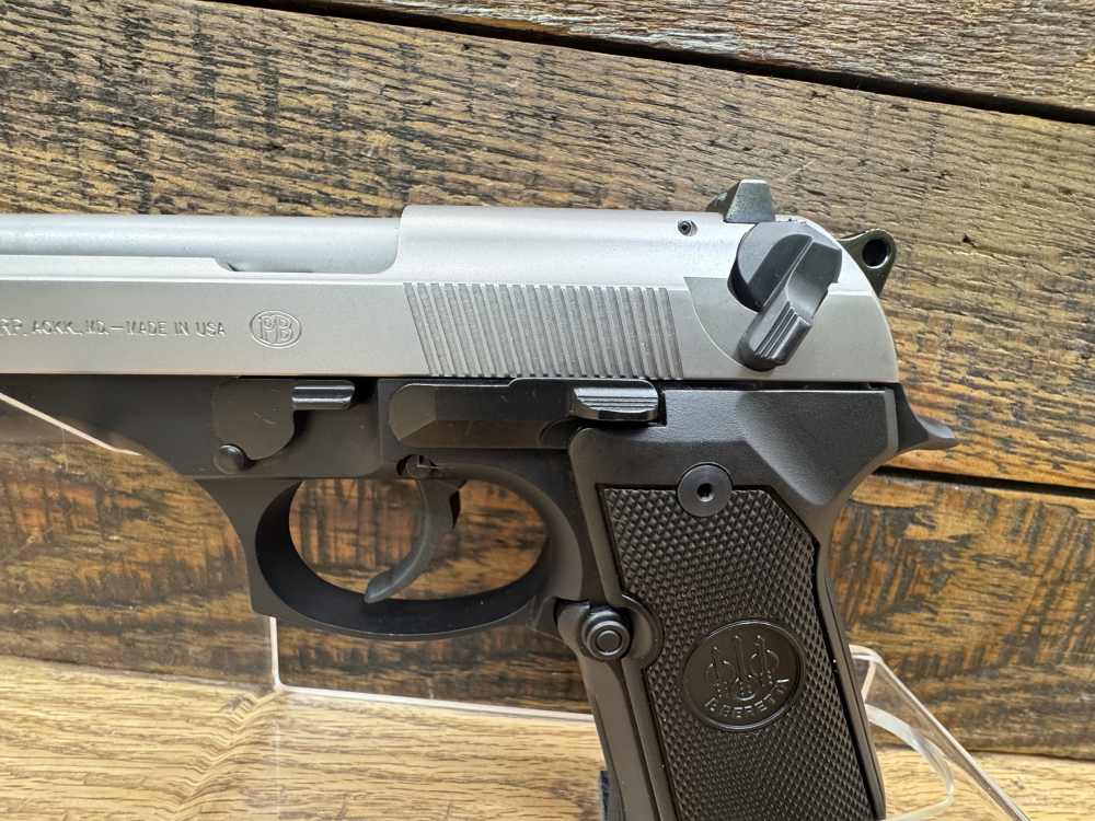 Beretta 92FS Double/Single-Action Semi-Auto Pistol-PENNY START! NO RESERVE!-img-4