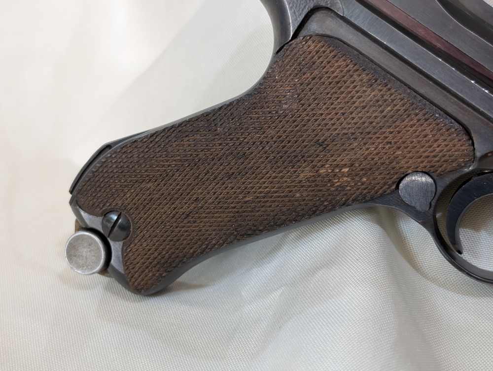 COLLECTOR: Mauser-Werke Luger with Erma/77 .22 kit-img-16