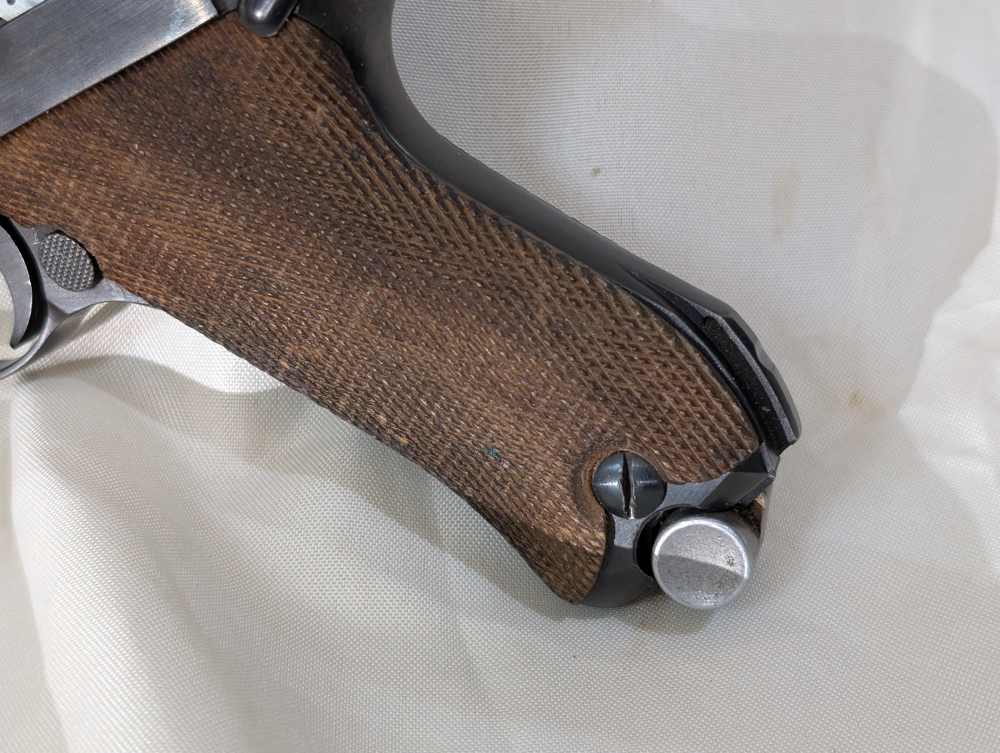 COLLECTOR: Mauser-Werke Luger with Erma/77 .22 kit-img-1