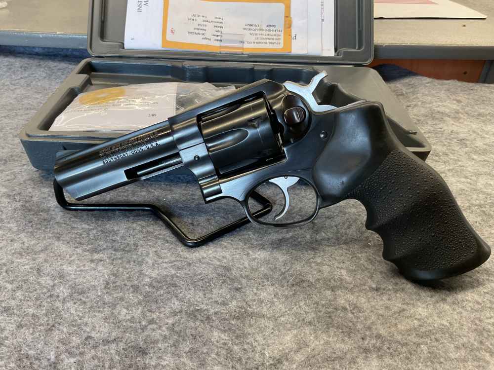 Ruger GP100 .38spl with original case and paperwork-img-0