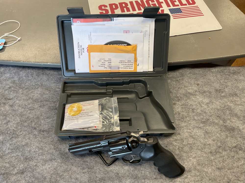 Ruger GP100 .38spl with original case and paperwork-img-1