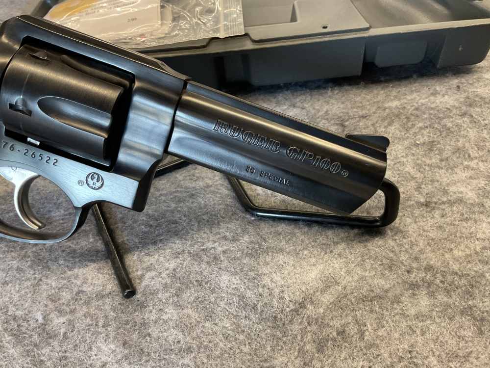 Ruger GP100 .38spl with original case and paperwork-img-4