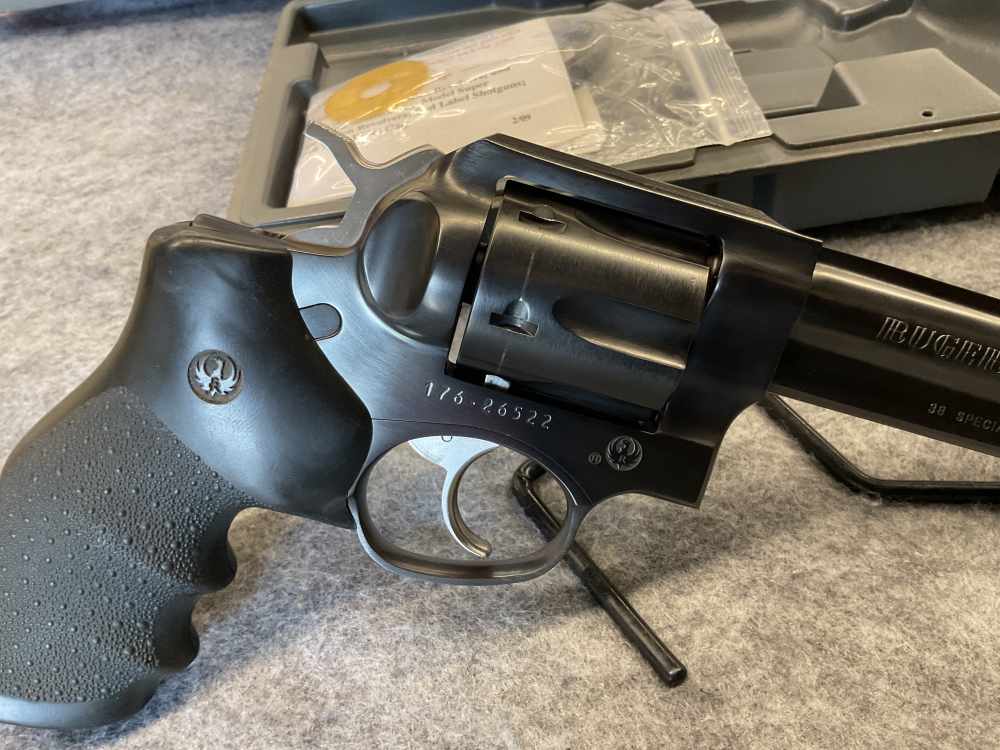 Ruger GP100 .38spl with original case and paperwork-img-5