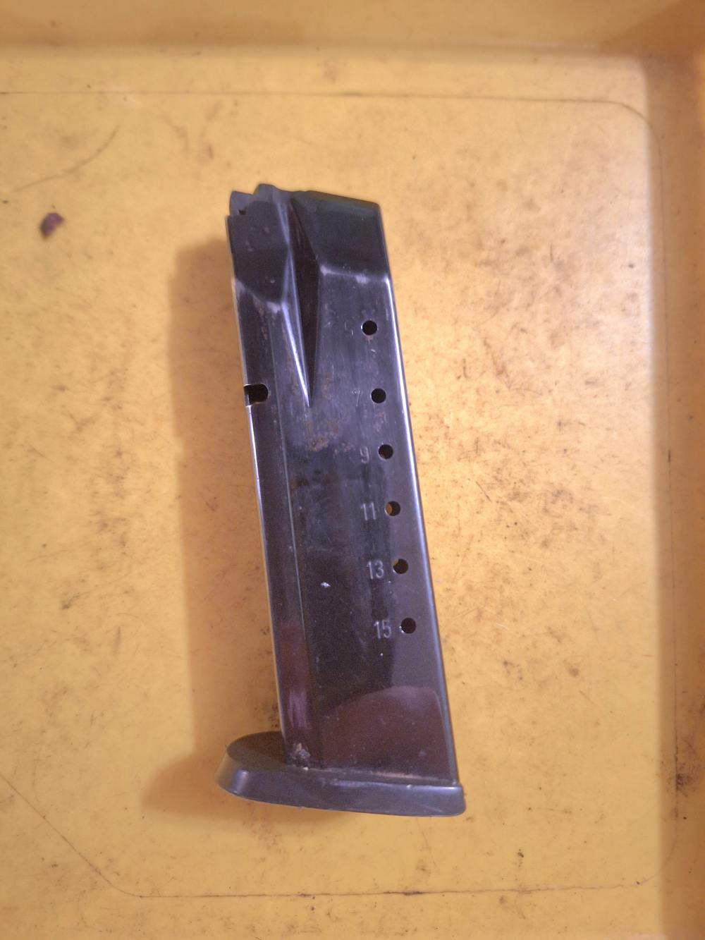 Smith and wesson m&p full size 40 factory original magazine 15 round-img-1
