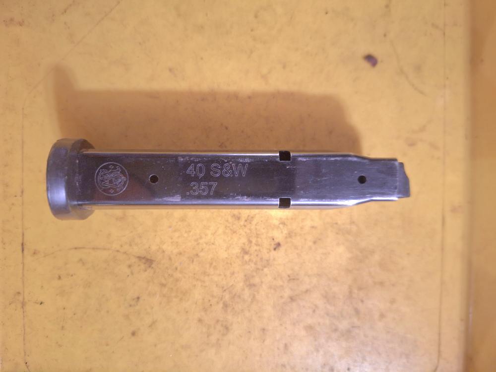 Smith and wesson m&p full size 40 factory original magazine 15 round-img-2