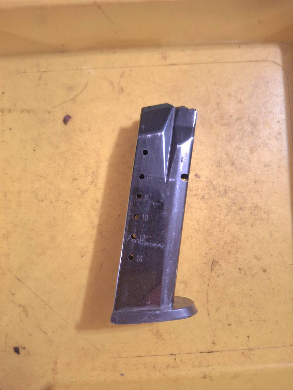 Smith and wesson m&p full size 40 factory original magazine 15 round-img-0